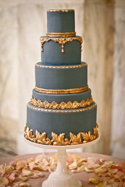 Свадебный торт с изящным оформлением